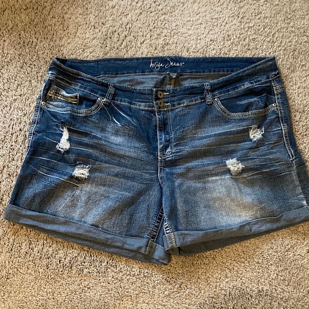 Ariya jeans size 22 shorts